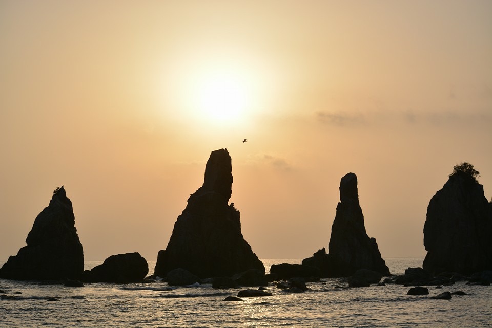橋杭岩